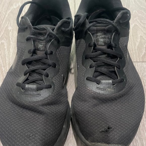 Men's Nike Athletic Shoes - Picture 2 of 4